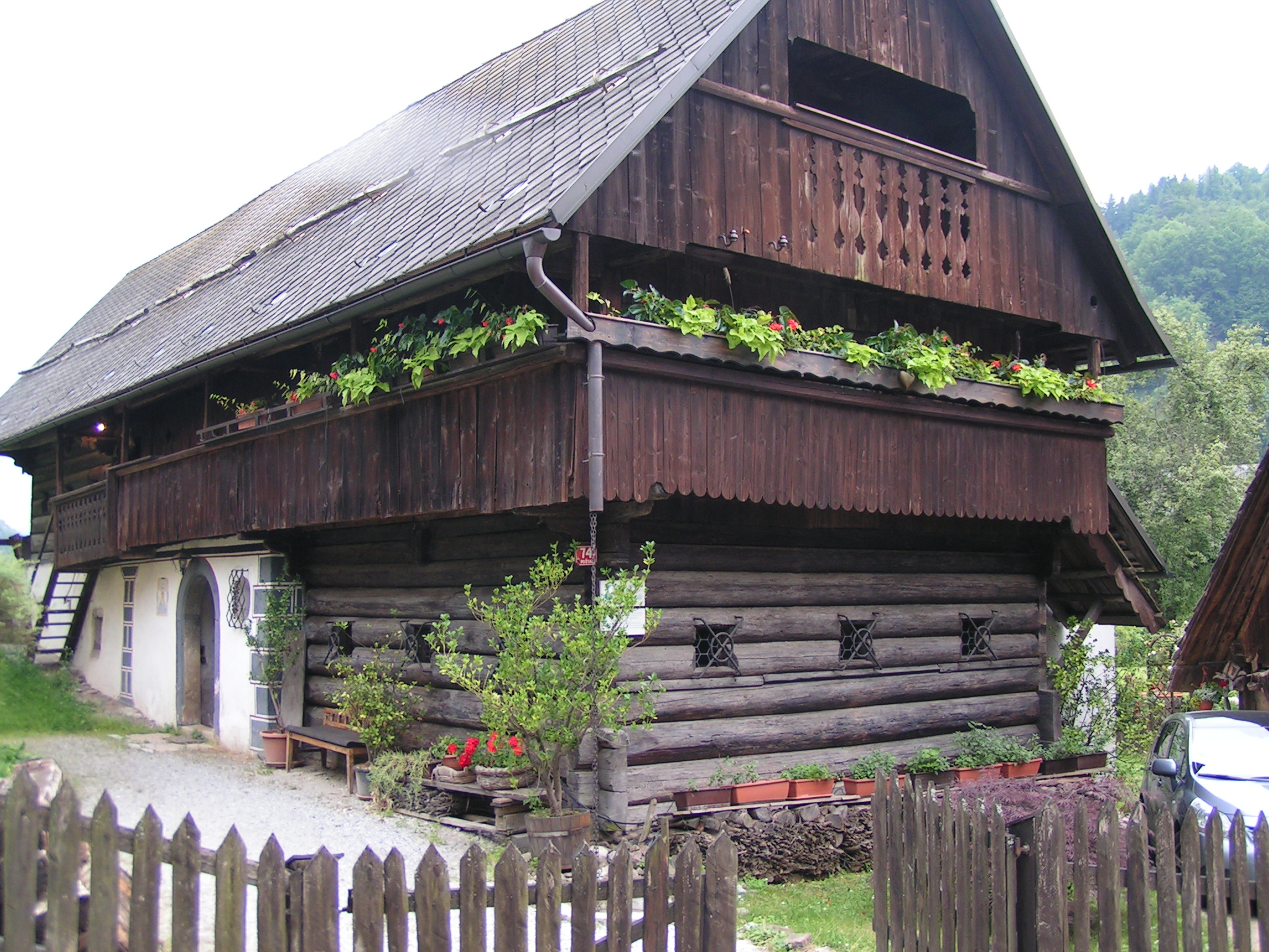 Nacetova hiša – zunanjost 1